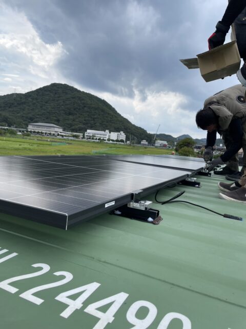 展示場に太陽光パネルを設置しました！